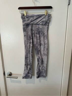 lululemon athletica Gray Tie-Dye Cross Over Waist Align Crop Leggings Size 6